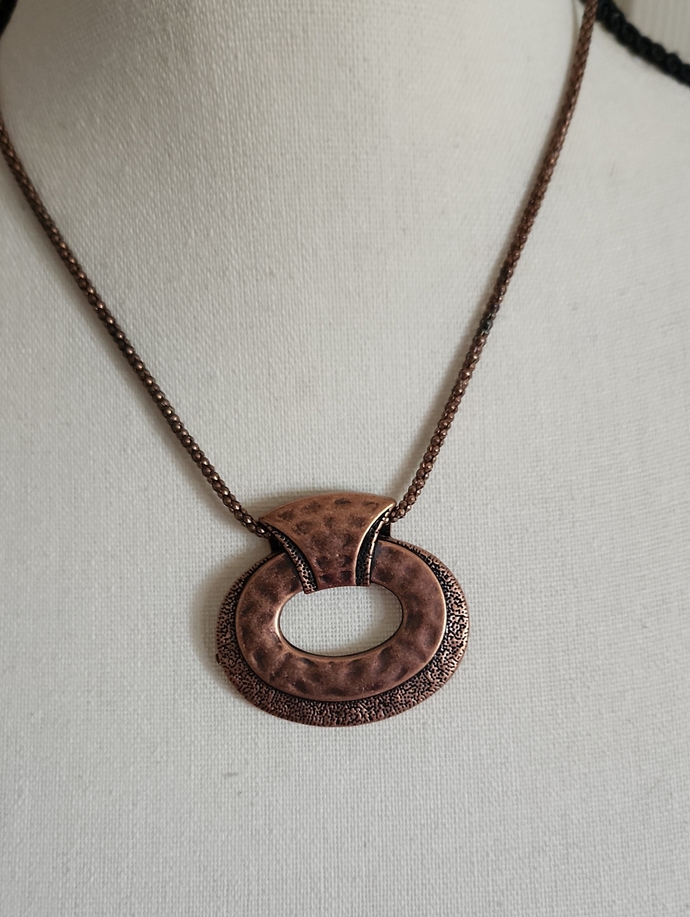 Give Away, Source Unknown Copper-Tone Textured Circle Pendant Necklace